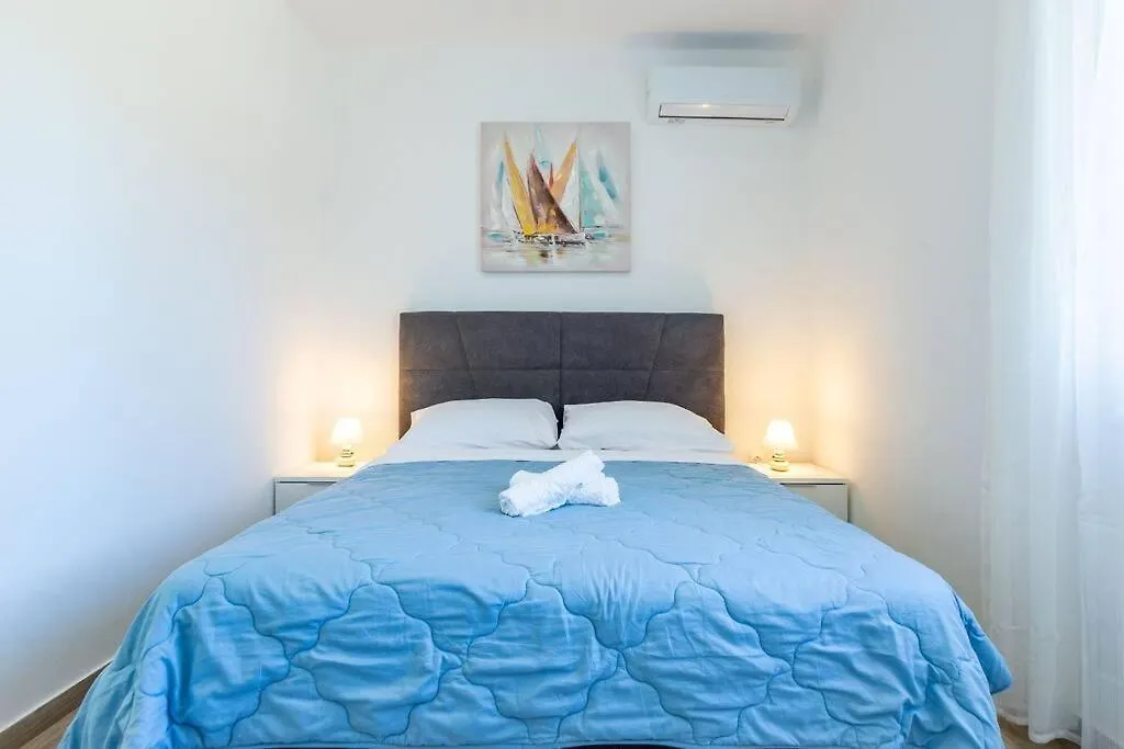 Silvija Holiday Home Brisevo