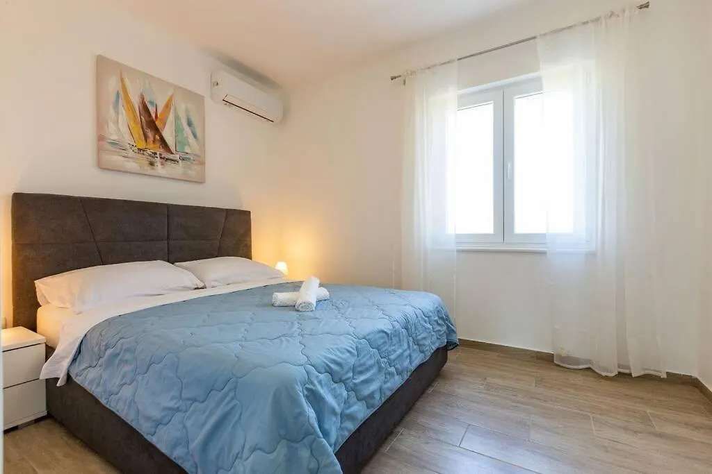 Silvija Holiday Home Brisevo