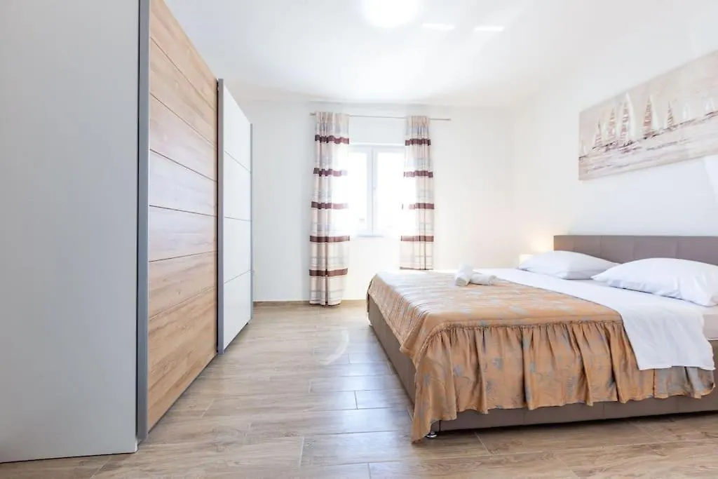 Silvija Holiday Home Brisevo